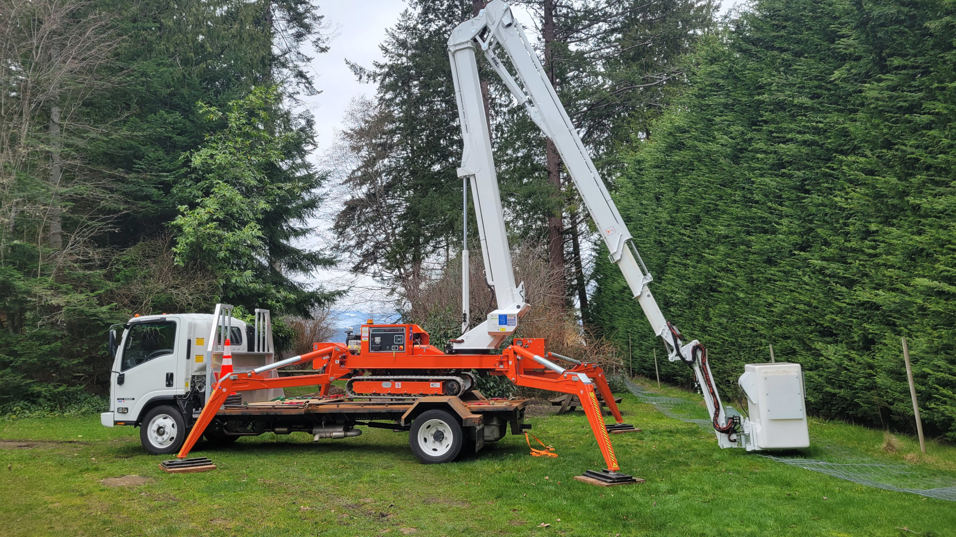 Spider Lift opened on lawn in Comox
